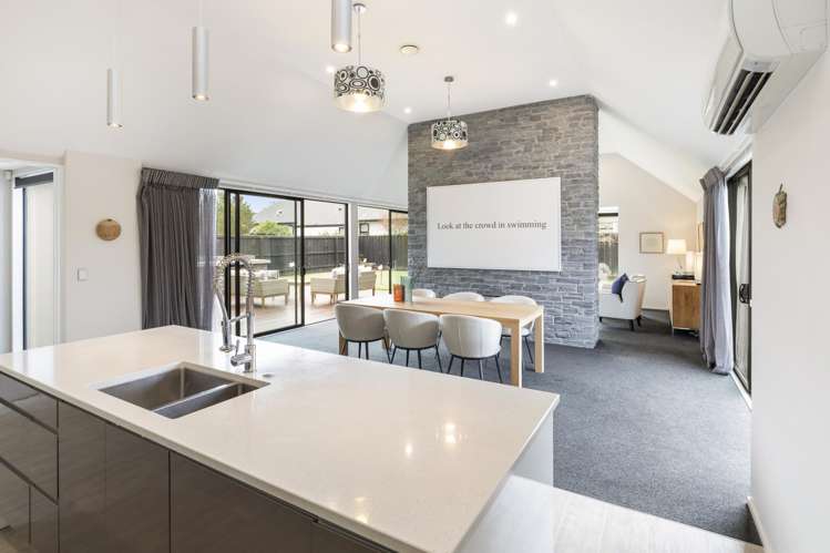 6 Waterstock Way Parklands_12