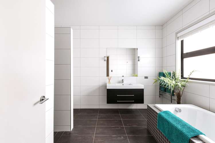 98 Harbour Drive Otumoetai_26