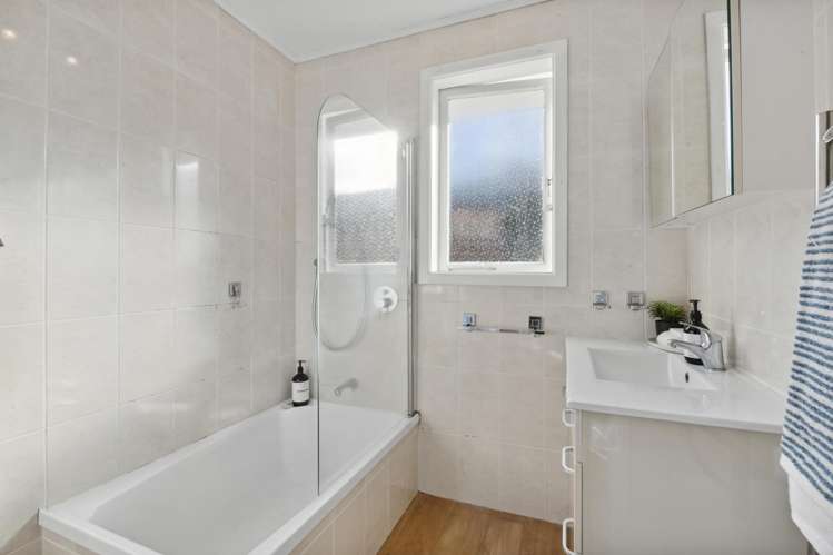 2 Seine Road Forrest Hill_15