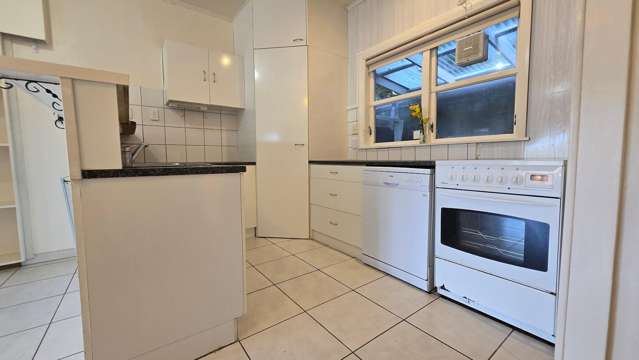 A/13 Romney Square Tawa_2