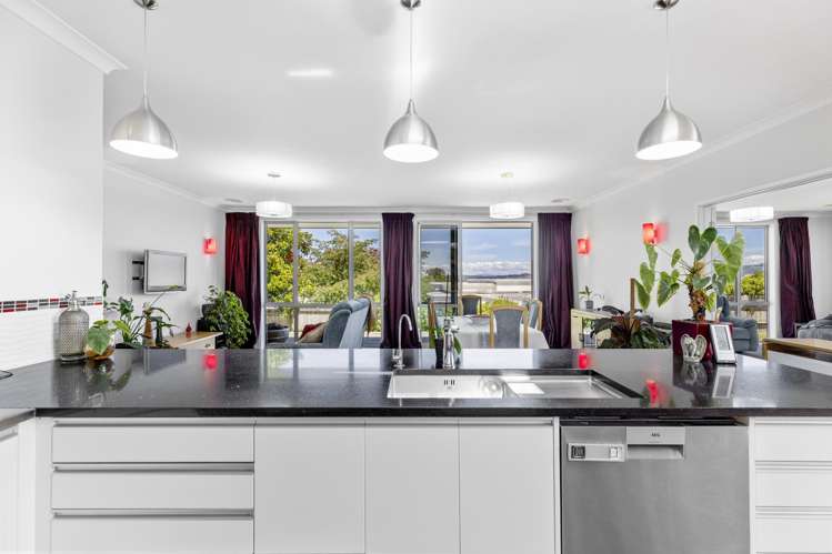 7 Magnolia Rise Waipahihi_10