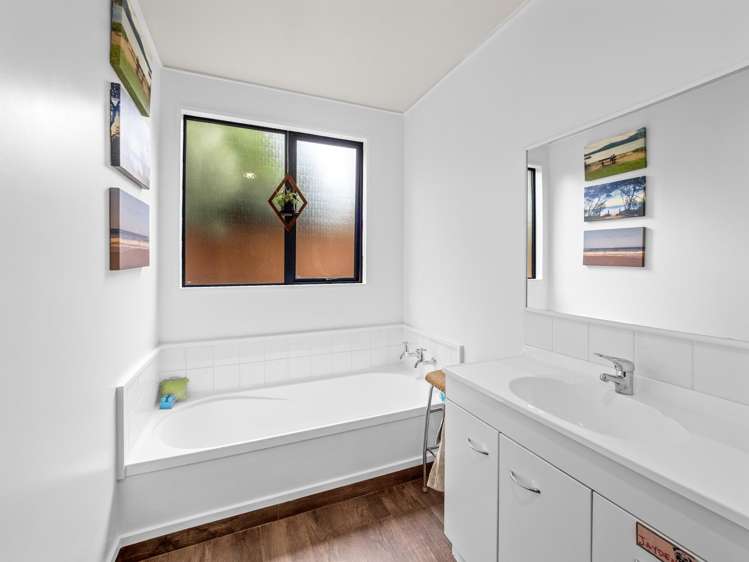 75 Pages Road Allenton_17