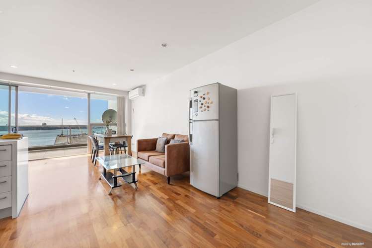 1106/2 Beach Road_3