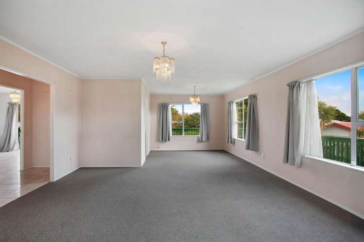 16 Leaming Place Clarks Beach_12