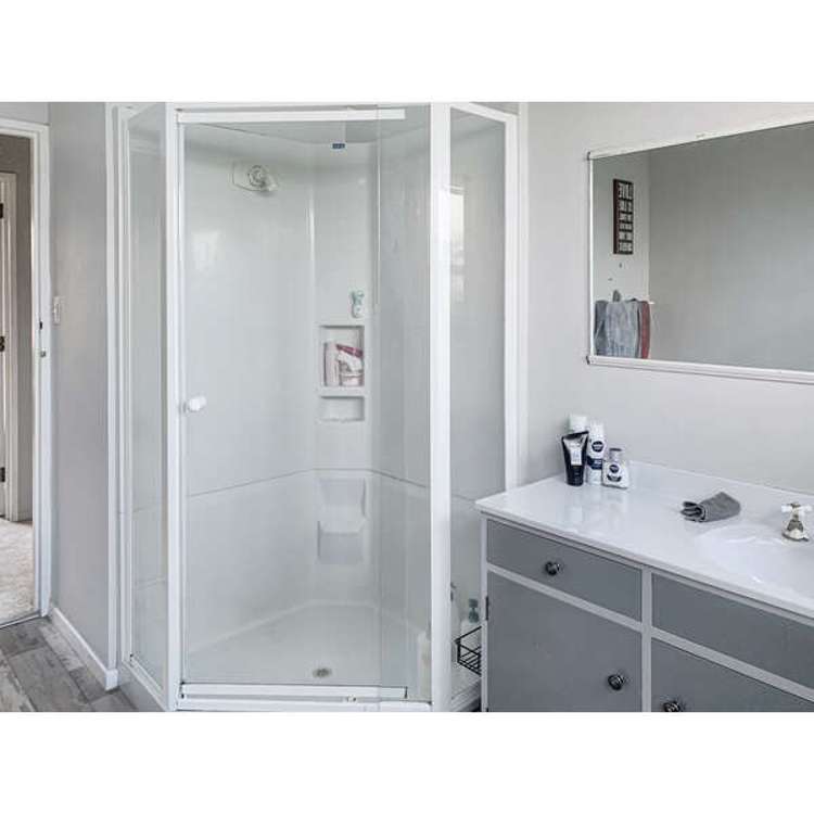 1133 Queen Street East 10516_7