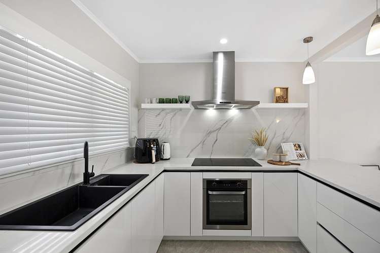2/56a Taharoto Road Takapuna_7