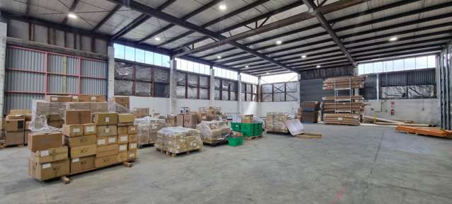 SUBLEASE ON SPRINGS ROAD 500M² WAREHOUSE