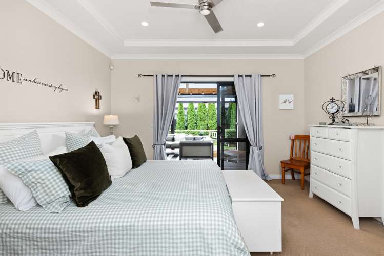 19 Heynes Place Clive_9