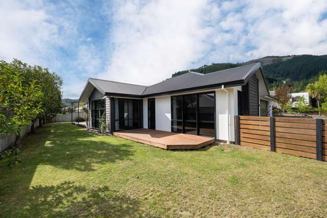 Sanctuary Delight, 4 Bed, 2 Living, Triple Garage
