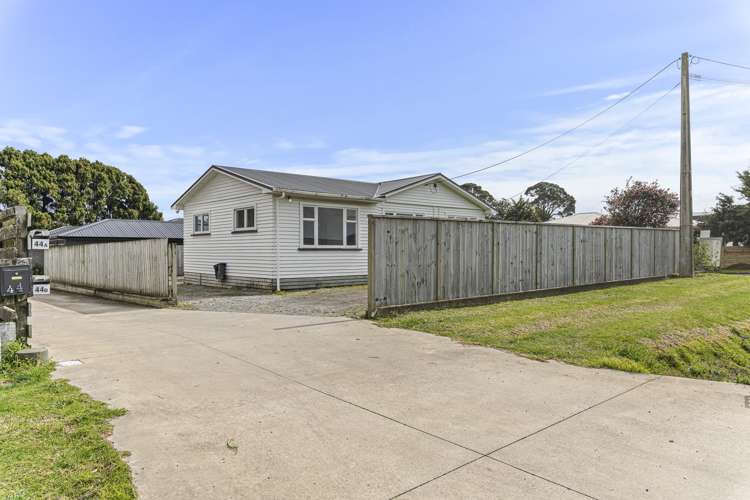 44 Egmont Road Waiwhakaiho_21