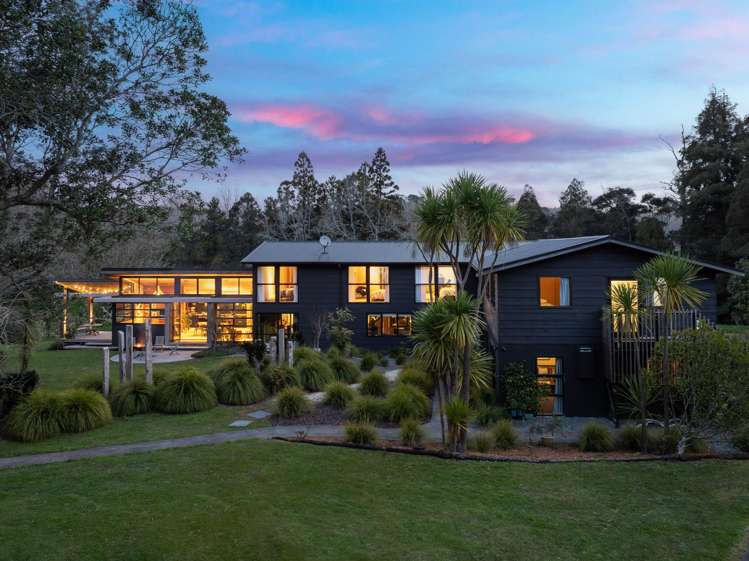 581 West Coast Road_1