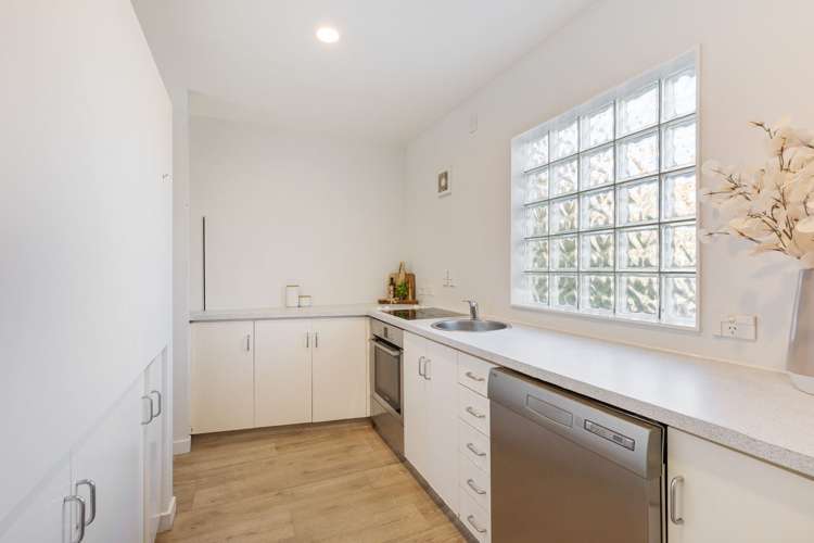 2/22 Exeter Street Merivale_5