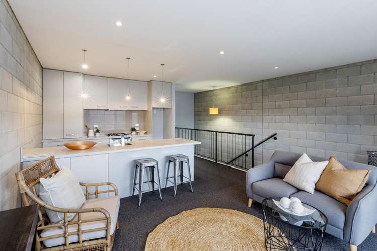 2/24 Dickens Street Addington_1