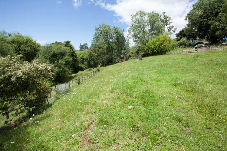 Weavers Crossing Road Huntly_7