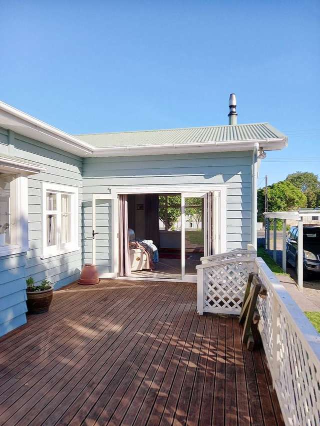 Charming 3BR Home with Garden & Deck!