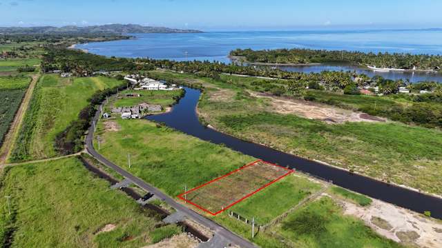 Prime Canal-Front Living