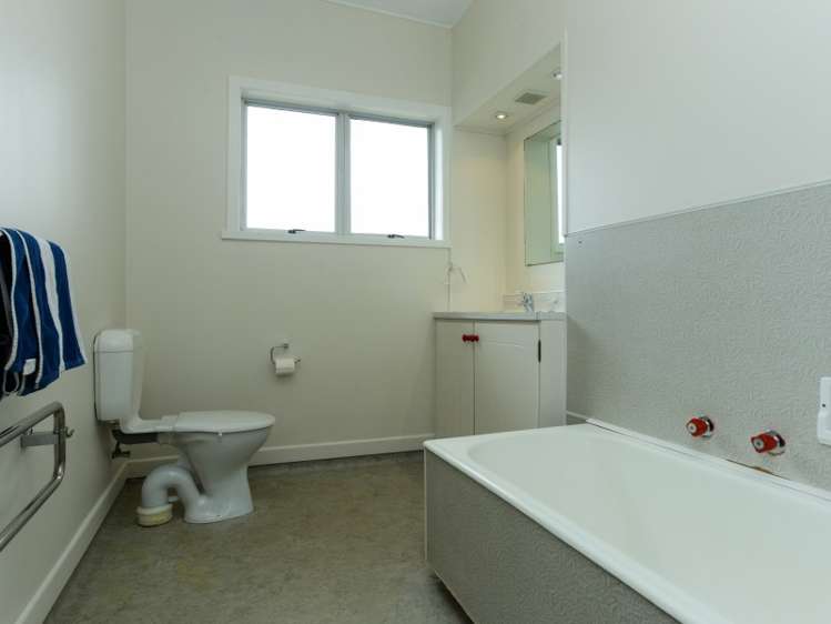 708 Murdoch Road East Akina_15