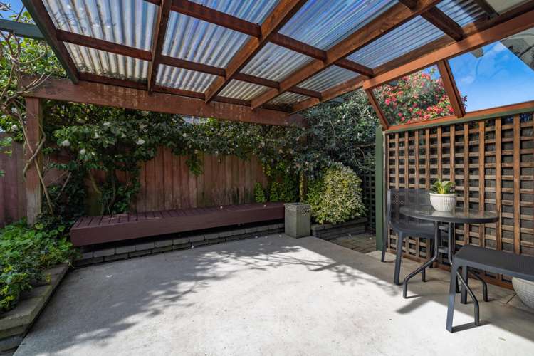 2/6 Goodall Place Redwood_13