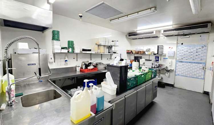 14 Show Place Addington_13