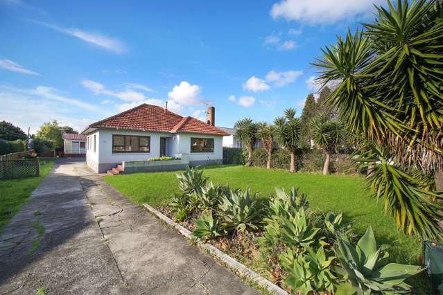 3 Bedroom Brick & Tile Home in Central Papatoetoe