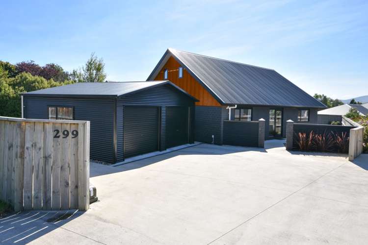 299 Gladstone Road North_0