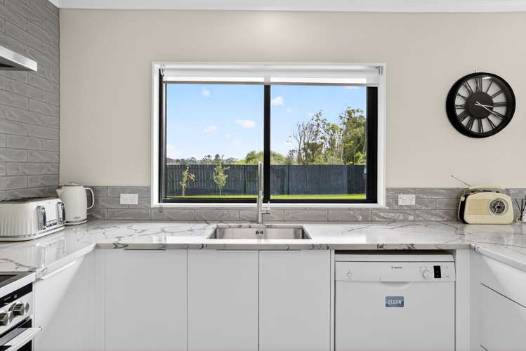 23 Raabia Close, Parakai Helensville_13