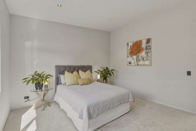 SUN, PRIVACY AND SPACE TO IMPRESS