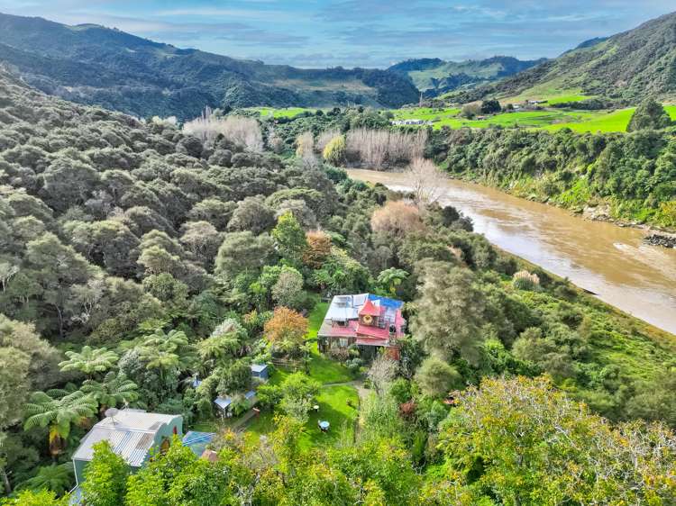 3081 Whanganui River Road Parikino_1