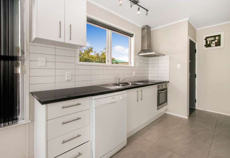 39 Staverton Crescent Mangere_14