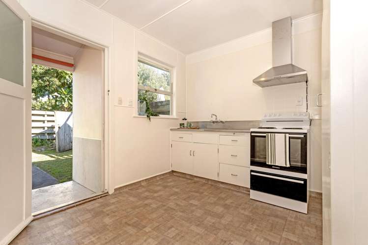 2/48 Waitangi Street_1
