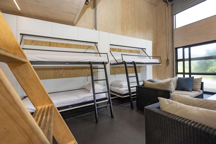 21 & 21a Beach Valley Road Piha_15