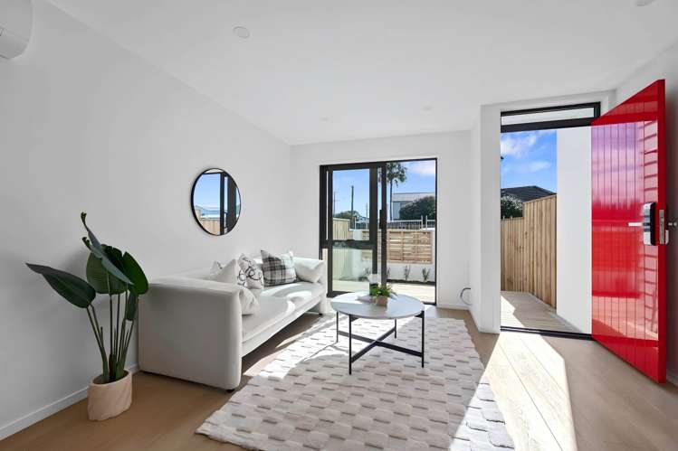 31/21 Von Sturmer Street Mangere East_3