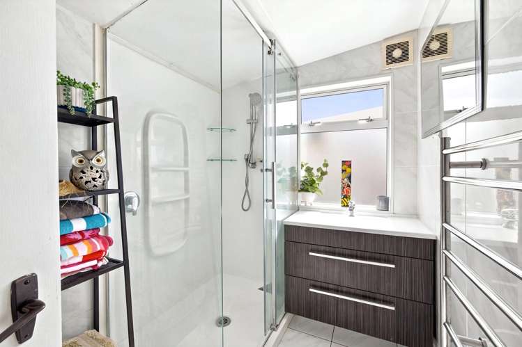 64 Cuffs Road Wainoni_25
