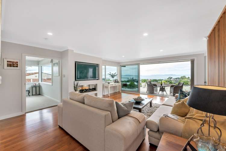 6 Paisley Street Mellons Bay_11