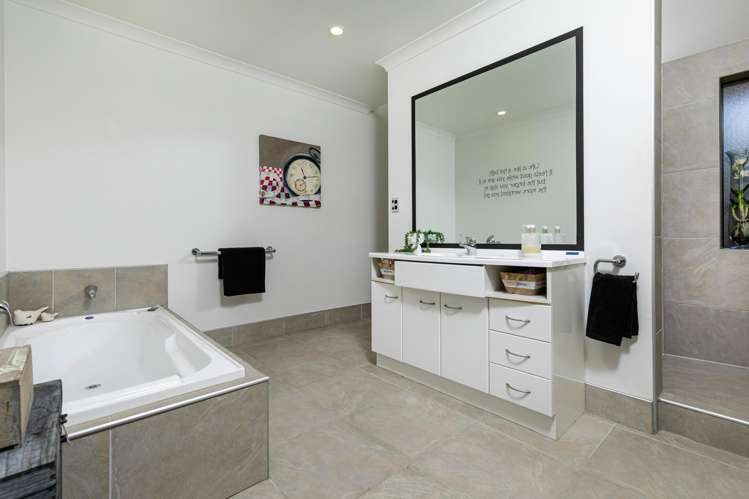 3 Admirals Court Drive Greenhithe_19