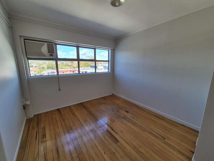 Level 1/208 West Coast Road Glen Eden_5