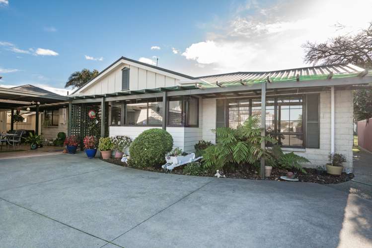 914 Willowpark Road North Mayfair_18