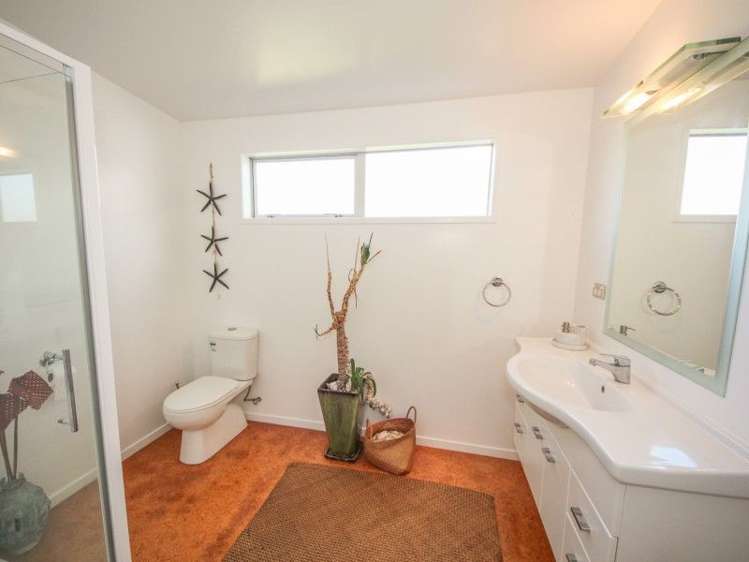 1 Flame Tree Lane Taipa_16