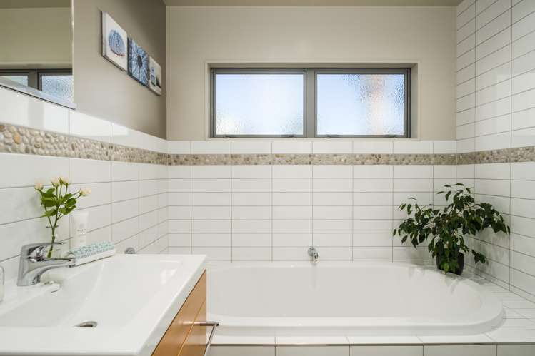 3 Pohutukawa Grove Lytton West_25