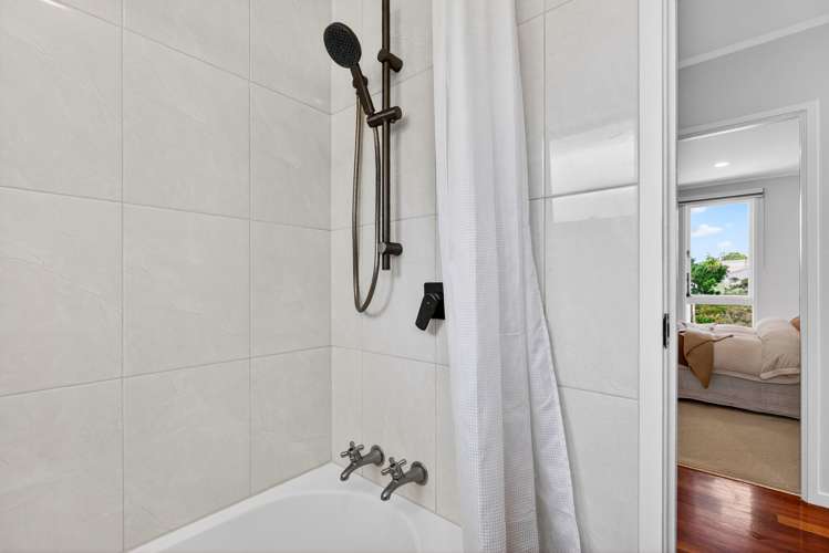 17 Lysander Crescent Beach Haven_10