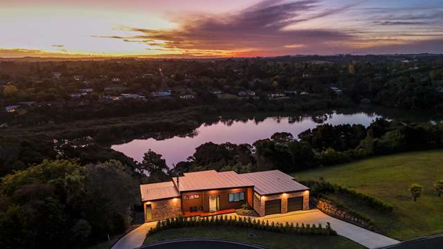 Waterfront, mooring, lucrative income option