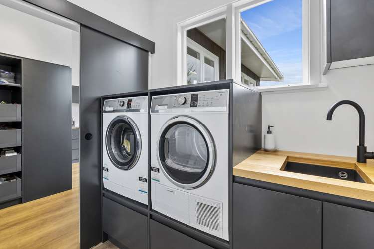 77 Easther Crescent Kew_29