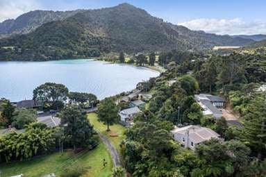 1196 Huia Road_2