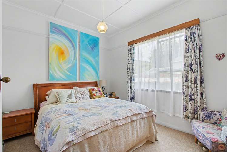 11 River Road Hector_11