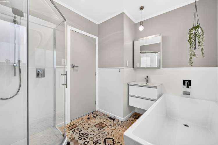 77 Vodanovich Road Te Atatu South_14