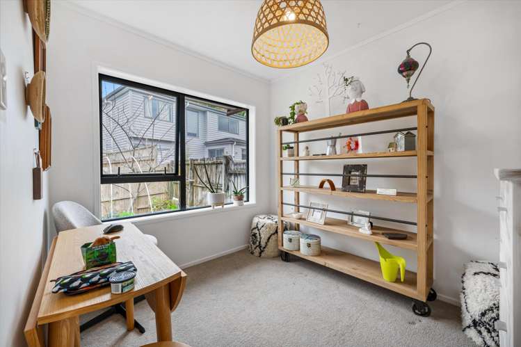 2/1 Forsythe Place Massey_11