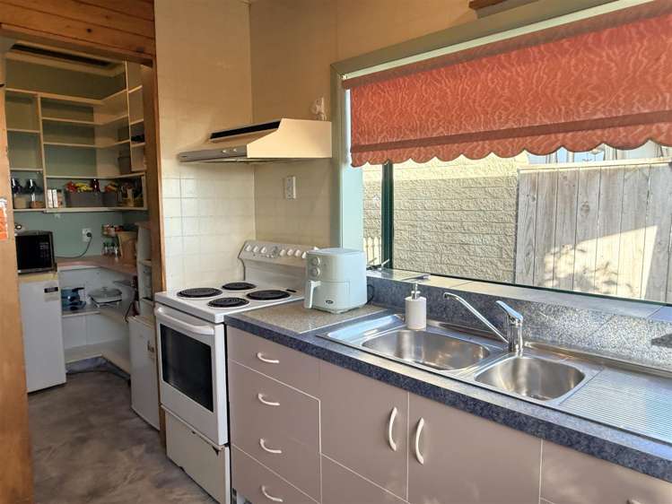 7 Redwood Place Karoro_24