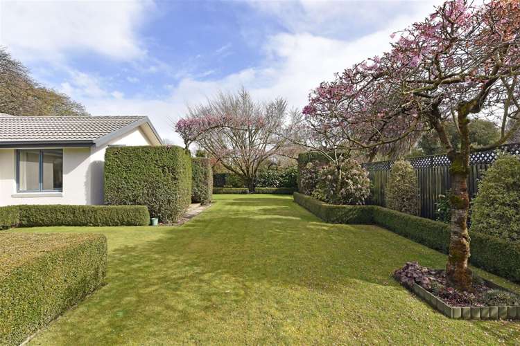 27 Acorn Close Waltham_24