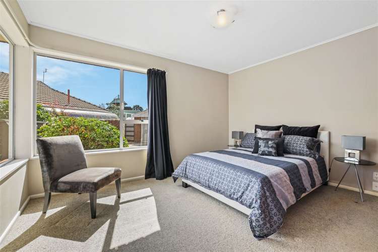 6 Larkhill Place Russley_8