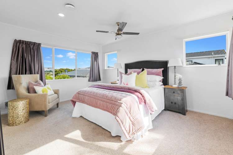 2/12 The Green Golflands_11